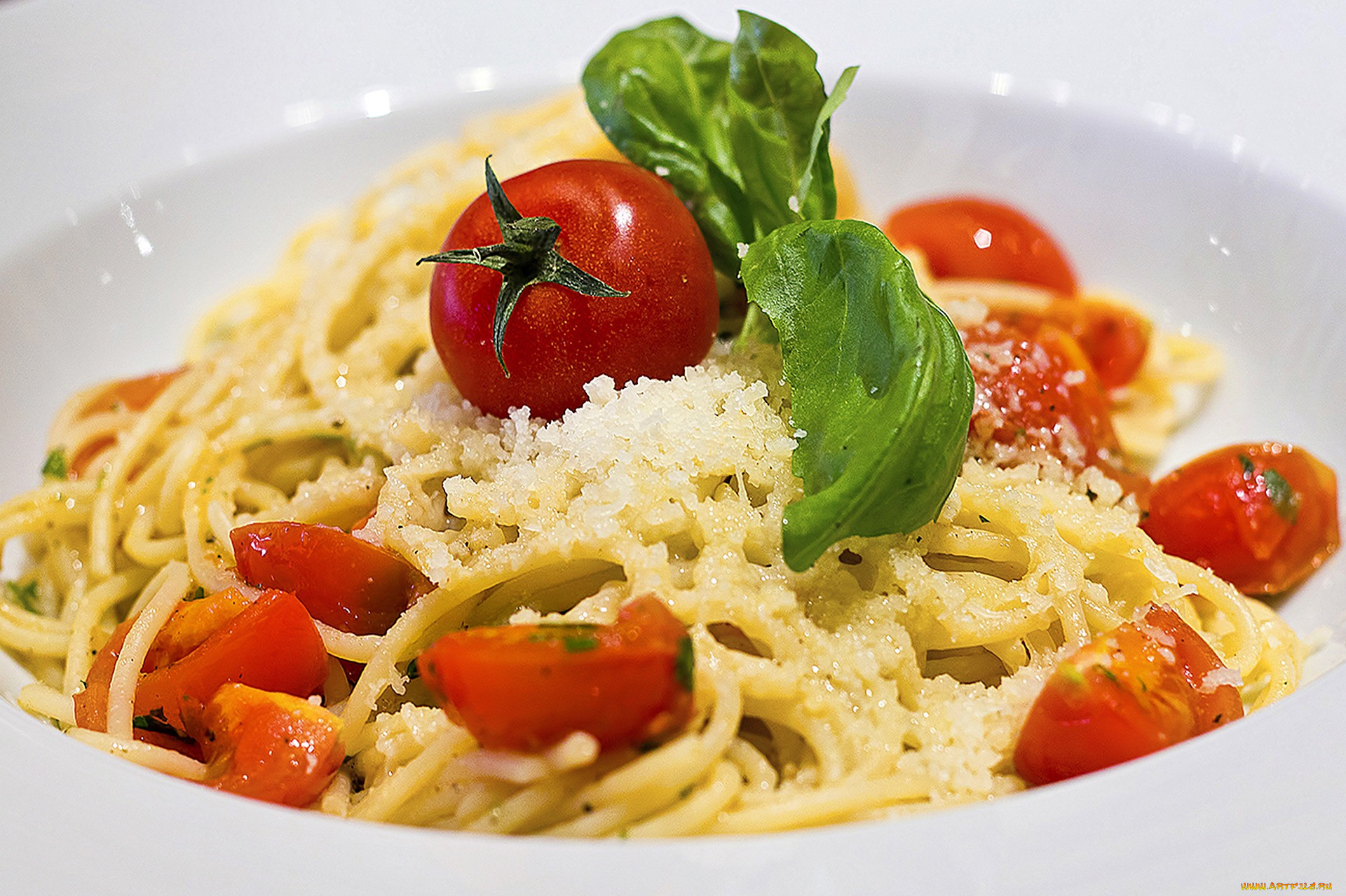 Спагетти с сыром Фета и помидорами